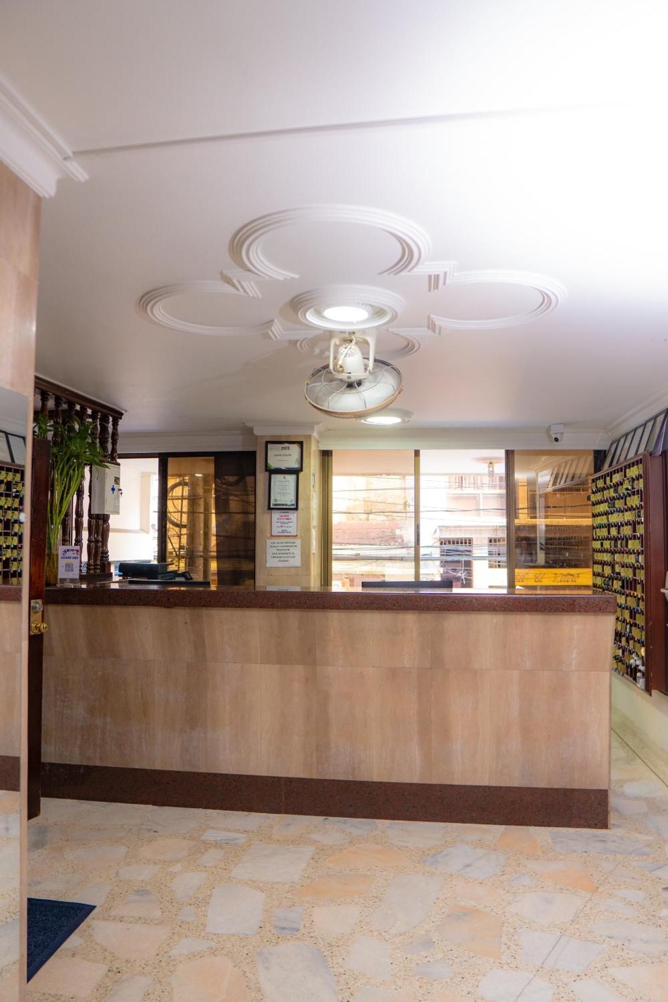 Hotel Steven Buenaventura Bagian luar foto