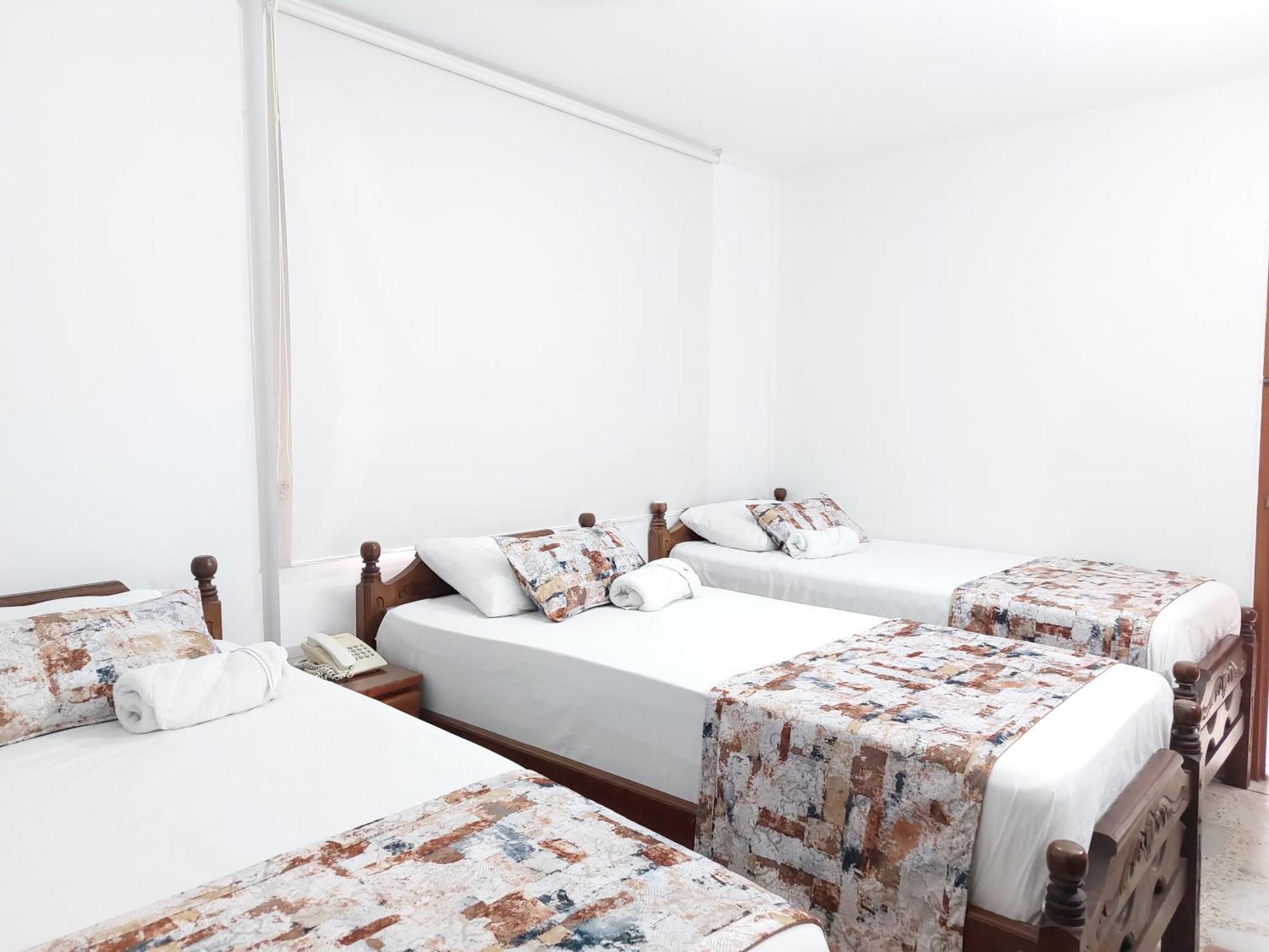 Hotel Steven Buenaventura Bagian luar foto